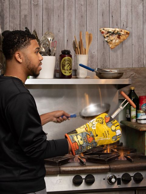 MAN WITH A PAN OVEN MITT